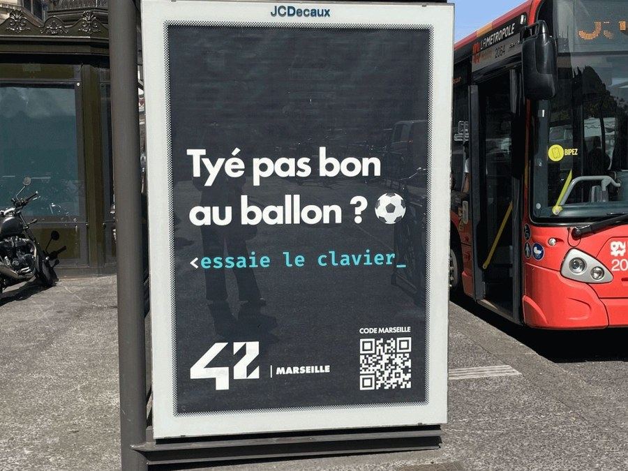 Campagne Code Marseille conçue pour le lancement de 42 Marseille